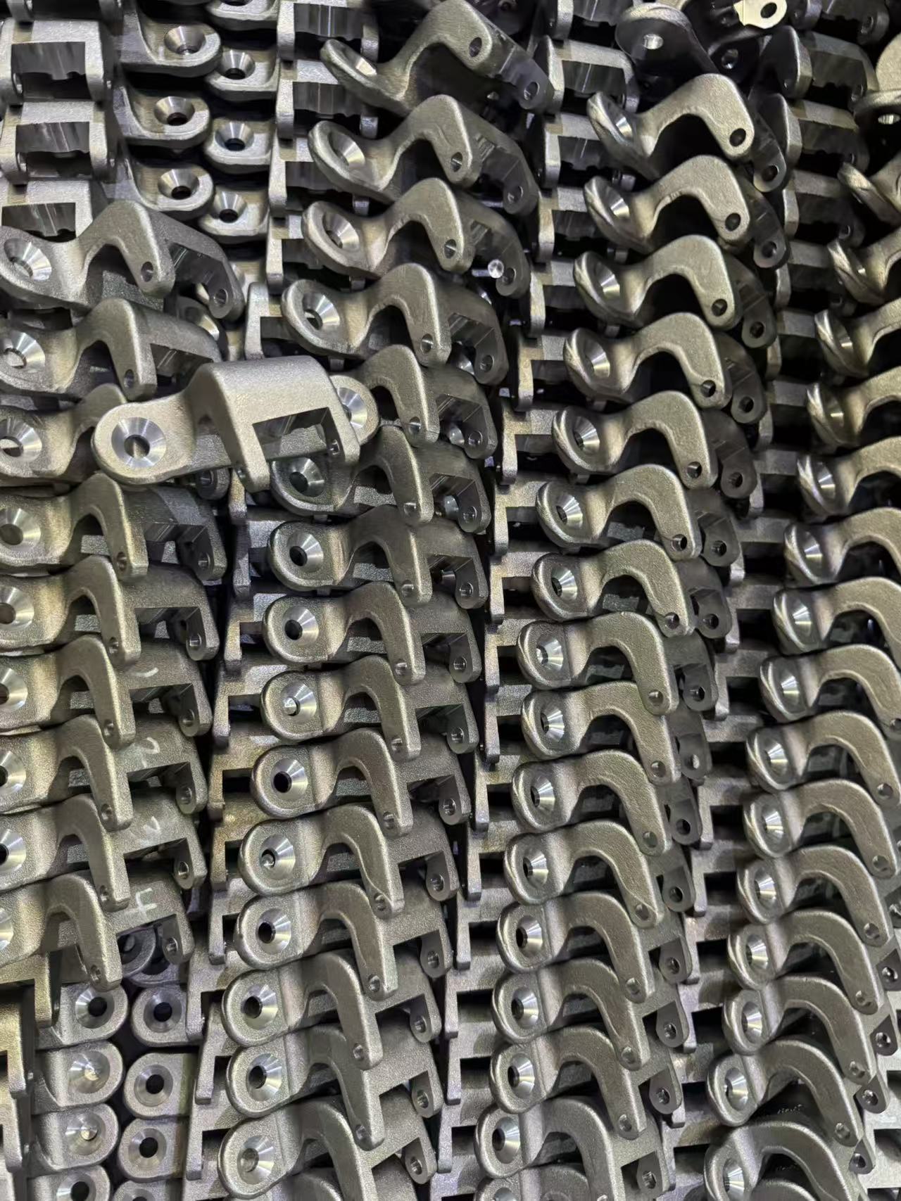 Pagrindiniai automobilių durų vyrių kalimo taškai